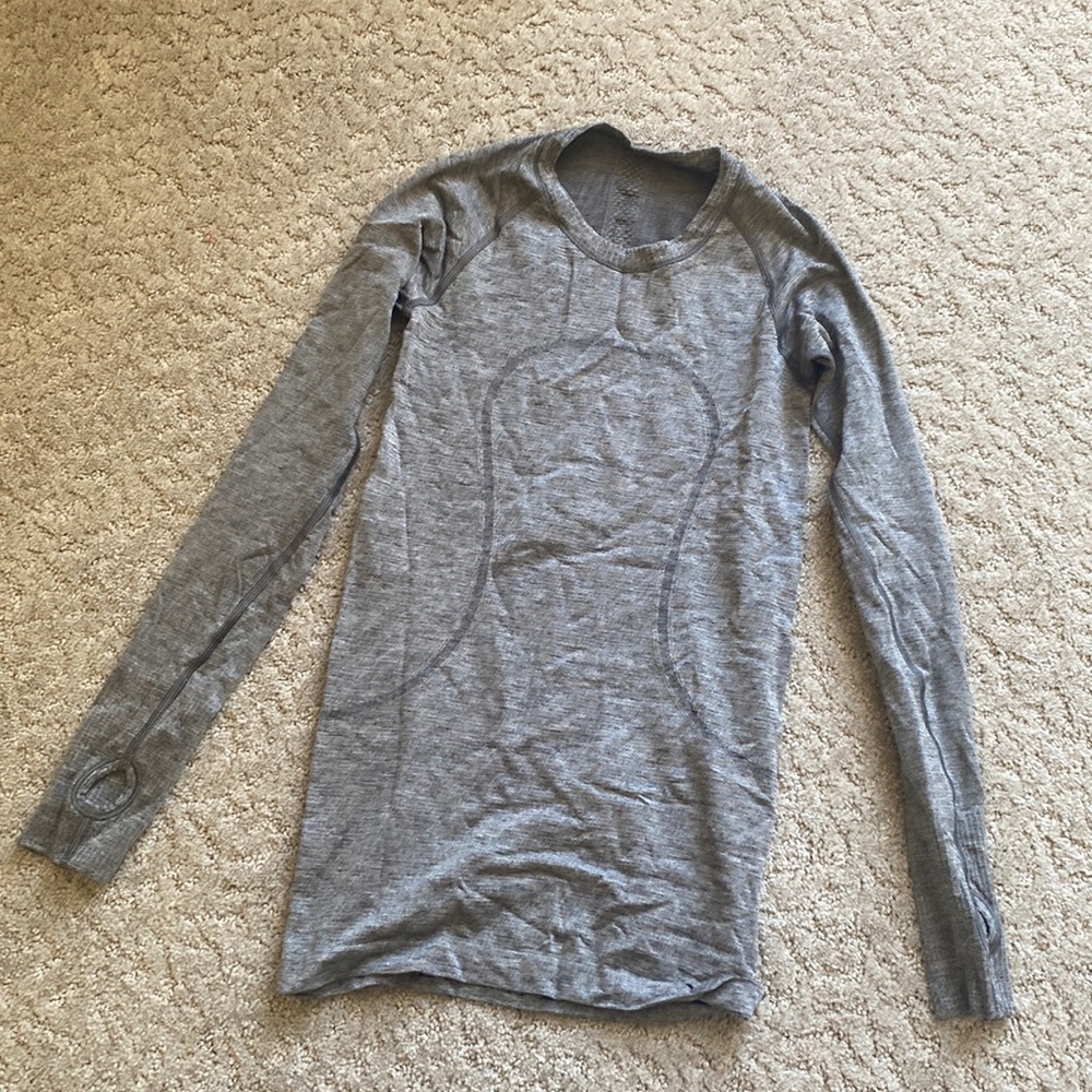 Lululemon grey athletic top